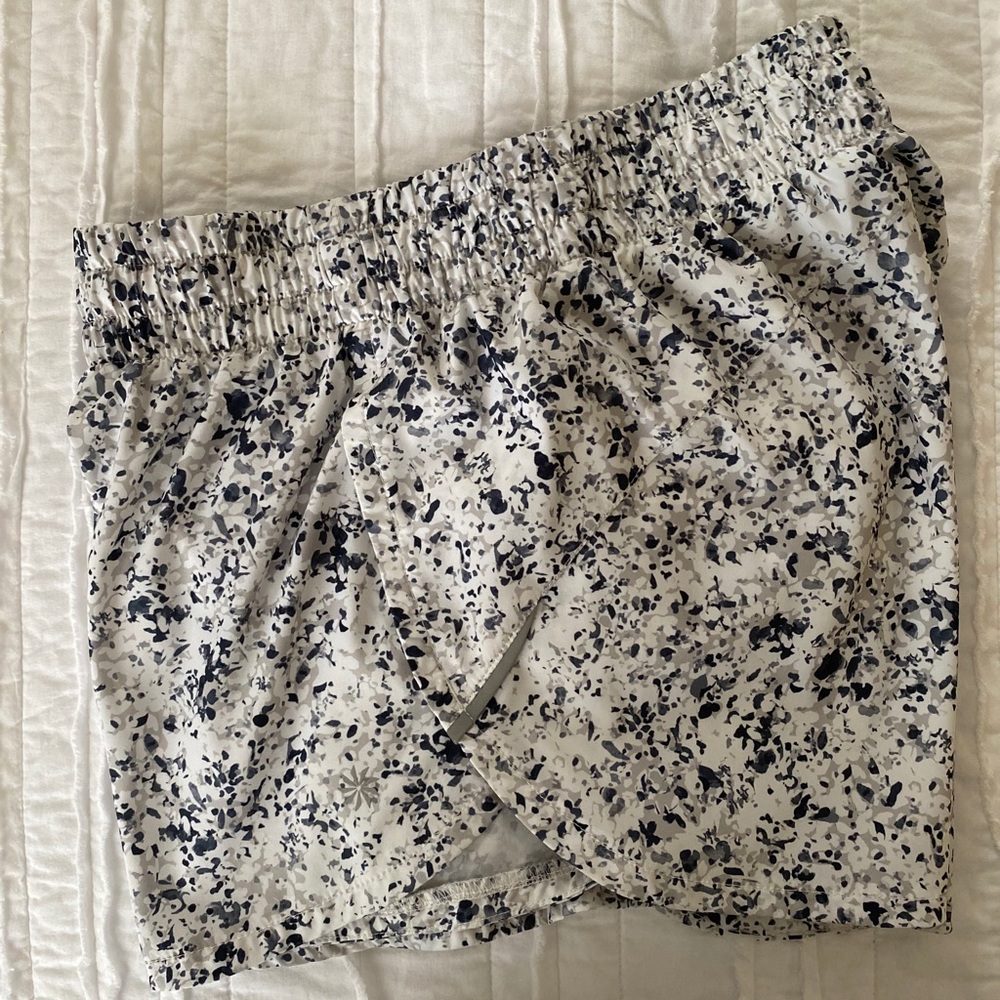 COPY - Athleta speckled running shorts 🏃🏽‍♀️
